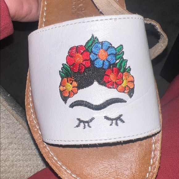 GUARAXEZ

FRIDUCHA SANDALS WHITE